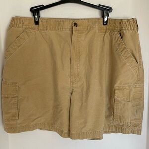 LL Bean light tan short cargo shorts Tropic weight  Men’s  size 40